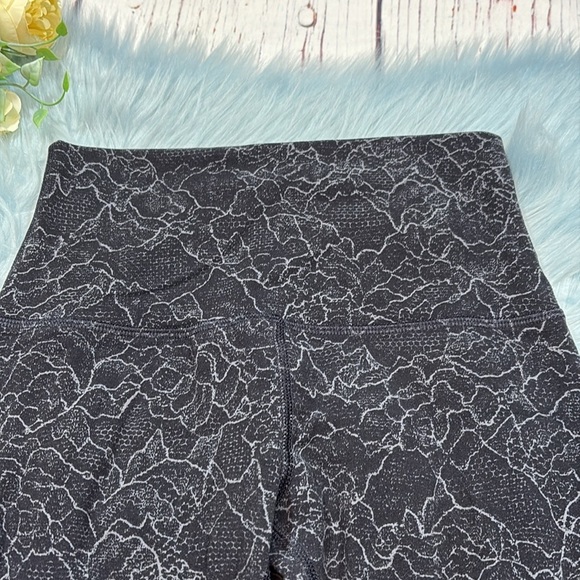 Lululemon Nulu Align Pant II in Lacescape Dark Cast Black sz 2 - Picture 3 of 9